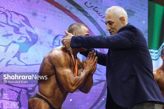 گزارش تصویری | بدنسازان استان خراسان رضوی روی صحنه مسابقه (۱۰ بهمن ۱۴۰۴)