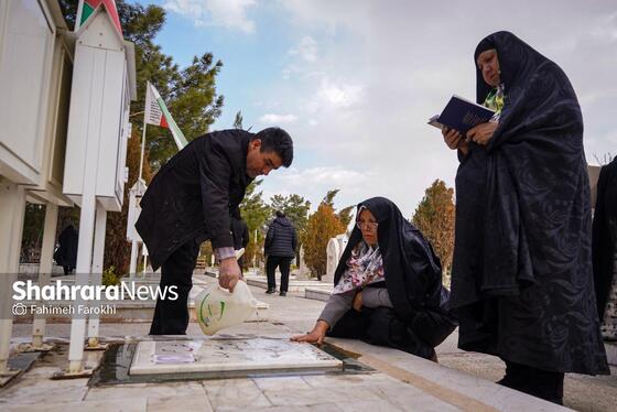 گزارش تصویری | آیین سنتی «چراغ برات» در بهشت رضا (ع) مشهد