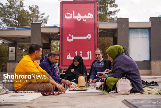 گزارش تصویری | آیین سنتی «چراغ برات» در بهشت رضا (ع) مشهد