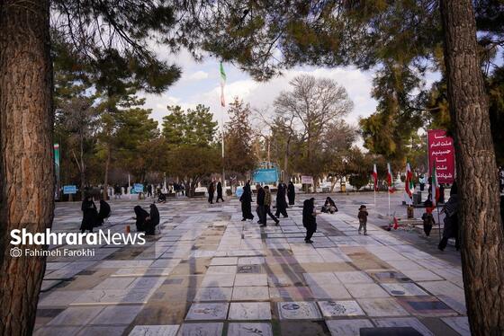 گزارش تصویری | آیین سنتی «چراغ برات» در بهشت رضا (ع) مشهد