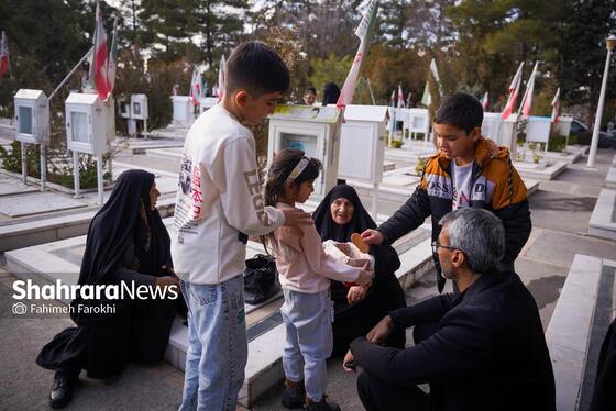 گزارش تصویری | آیین سنتی «چراغ برات» در بهشت رضا (ع) مشهد