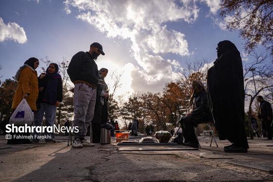 گزارش تصویری | آیین سنتی «چراغ برات» در بهشت رضا (ع) مشهد