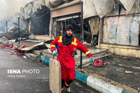 گزارش تصویری | آتش‌سوزی بازارچه جنت‌آباد تهران