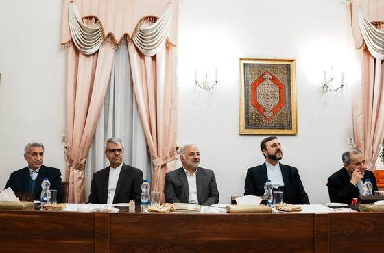 دیدار عراقچی و فرماندهان ارشد ارتش جمهوری اسلامی به میزبانی وزارت خارجه (۲۱ بهمن ۱۴۰۴) + فیلم و تصاویر