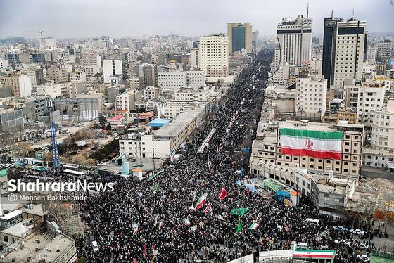گزارش تصویری | راهپیمایی مردم مشهد در یوم الله ۲۲ بهمن ۱