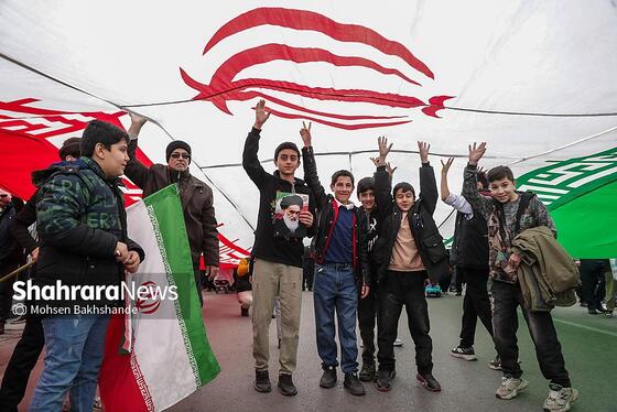 گزارش تصویری | راهپیمایی مردم مشهد در یوم الله ۲۲ بهمن ۱