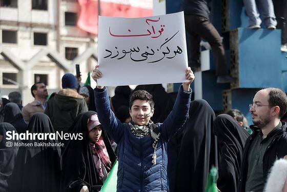 گزارش تصویری | راهپیمایی مردم مشهد در یوم الله ۲۲ بهمن ۱