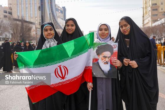 گزارش تصویری | نسل «z» پای کار انقلاب اسلامی