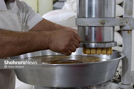 گزارش تصویری | کارگاه پخت زولبیا و بامیه در ماه مبارک رمضان