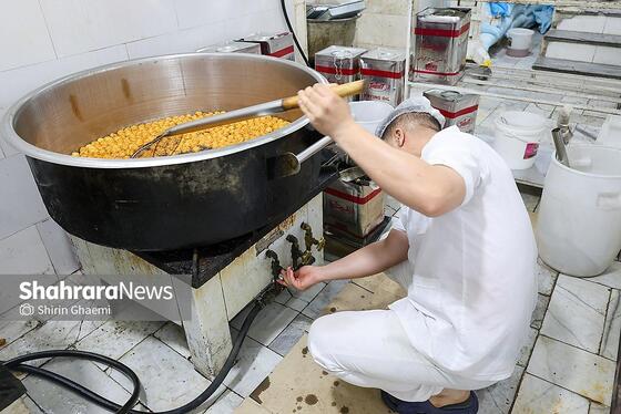 گزارش تصویری | کارگاه پخت زولبیا و بامیه در ماه مبارک رمضان