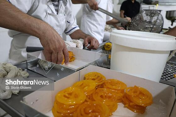 گزارش تصویری | کارگاه پخت زولبیا و بامیه در ماه مبارک رمضان