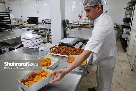 گزارش تصویری | کارگاه پخت زولبیا و بامیه در ماه مبارک رمضان