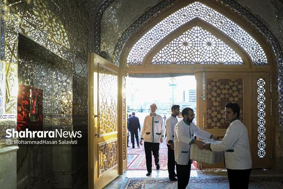 گزارش تصویری | ضیافت افطار در حرم مطهر رضوی