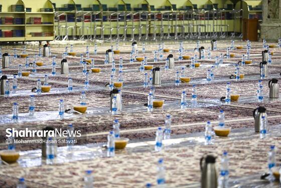 گزارش تصویری | ضیافت افطار در حرم مطهر رضوی