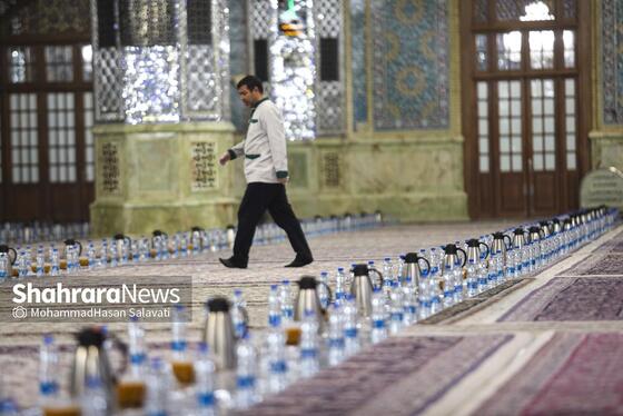 گزارش تصویری | ضیافت افطار در حرم مطهر رضوی