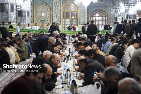 گزارش تصویری | ضیافت افطار در حرم مطهر رضوی