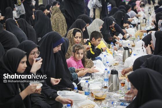 گزارش تصویری | ضیافت افطار در حرم مطهر رضوی