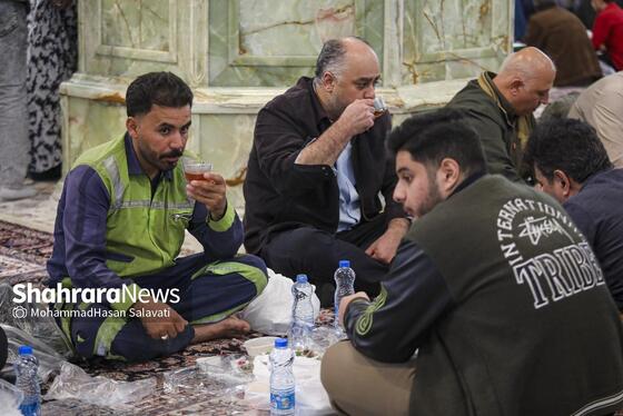 گزارش تصویری | ضیافت افطار در حرم مطهر رضوی