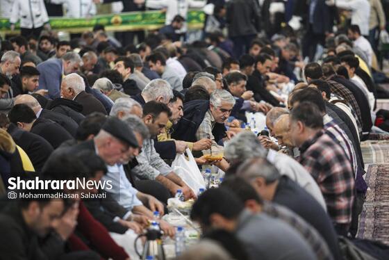 گزارش تصویری | ضیافت افطار در حرم مطهر رضوی