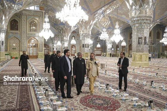 گزارش تصویری | ضیافت افطار دختران روزه اولی در حرم مطهر امام رضا(ع)