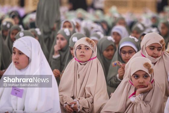 گزارش تصویری | ضیافت افطار دختران روزه اولی در حرم مطهر امام رضا(ع)