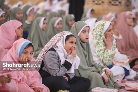 گزارش تصویری | ضیافت افطار دختران روزه اولی در حرم مطهر امام رضا(ع)