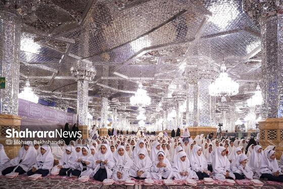 گزارش تصویری | ضیافت افطار دختران روزه اولی در حرم مطهر امام رضا(ع)