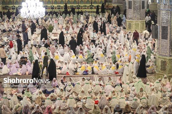 گزارش تصویری | ضیافت افطار دختران روزه اولی در حرم مطهر امام رضا(ع)