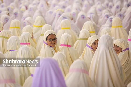 گزارش تصویری | ضیافت افطار دختران روزه اولی در حرم مطهر امام رضا(ع)