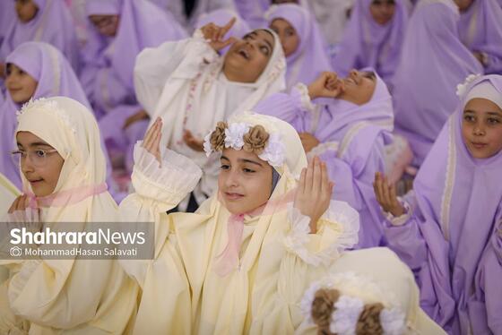 گزارش تصویری | ضیافت افطار دختران روزه اولی در حرم مطهر امام رضا(ع)