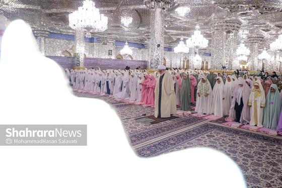 گزارش تصویری | ضیافت افطار دختران روزه اولی در حرم مطهر امام رضا(ع)