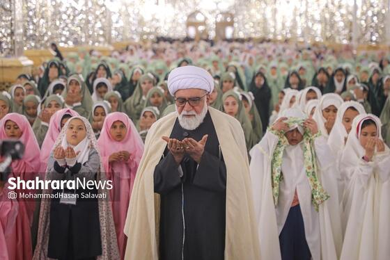 گزارش تصویری | ضیافت افطار دختران روزه اولی در حرم مطهر امام رضا(ع)