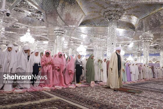 گزارش تصویری | ضیافت افطار دختران روزه اولی در حرم مطهر امام رضا(ع)