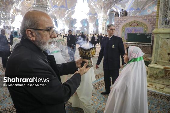 گزارش تصویری | ضیافت افطار دختران روزه اولی در حرم مطهر امام رضا(ع)