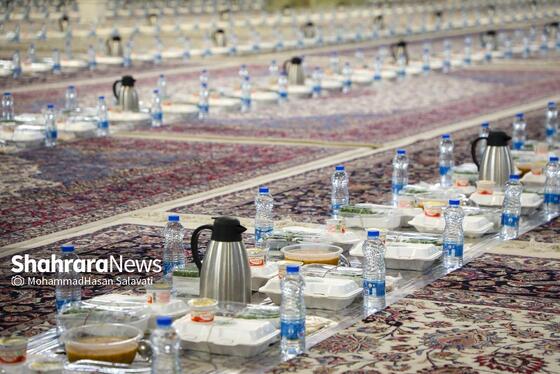 گزارش تصویری | ضیافت افطار دختران روزه اولی در حرم مطهر امام رضا(ع)