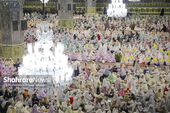 گزارش تصویری | ضیافت افطار دختران روزه اولی در حرم مطهر امام رضا(ع)