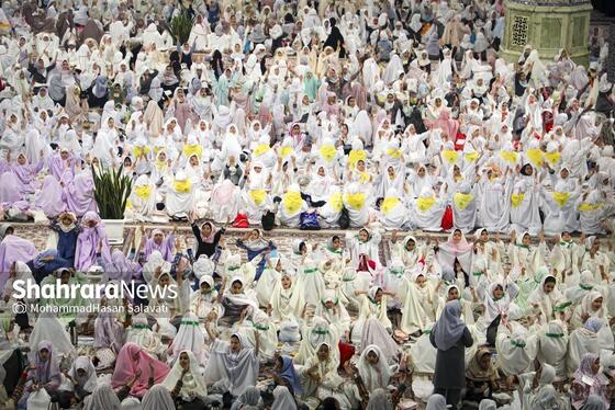 گزارش تصویری | ضیافت افطار دختران روزه اولی در حرم مطهر امام رضا(ع)