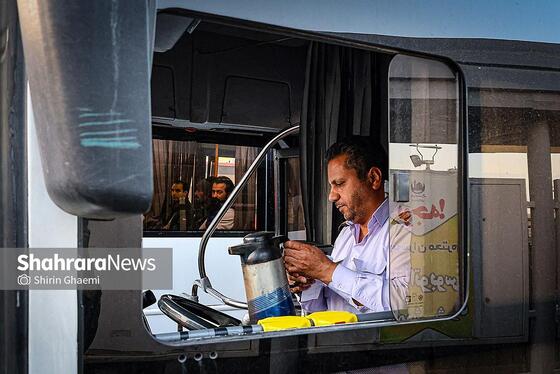 گزارش تصویری | افطاری ساده، رانندگان اتوبوس شهری
