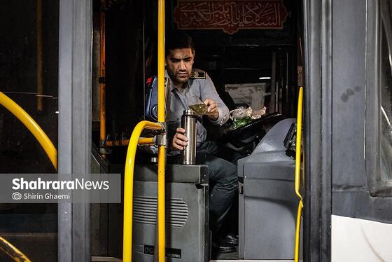 گزارش تصویری | افطاری ساده، رانندگان اتوبوس شهری