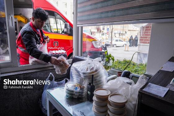 گزارش تصویری | افطاری ساده،آتش‌نشانان