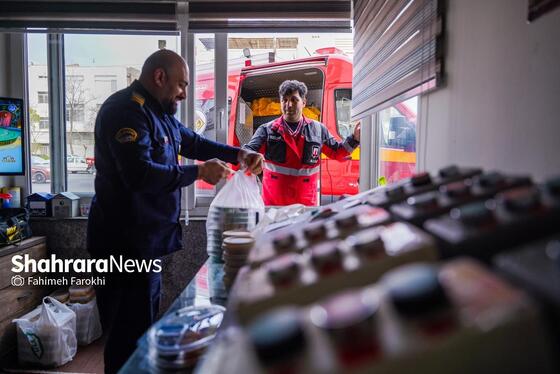 گزارش تصویری | افطاری ساده،آتش‌نشانان