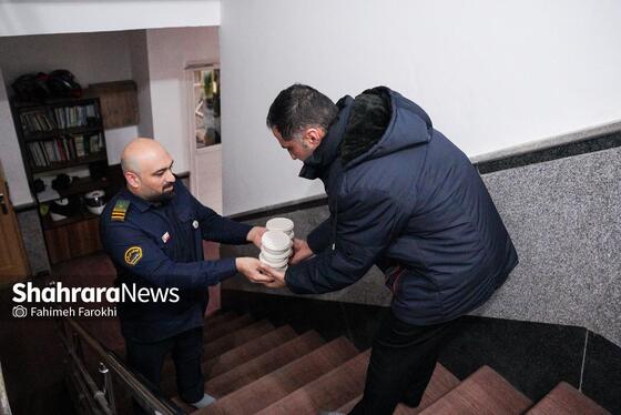 گزارش تصویری | افطاری ساده،آتش‌نشانان