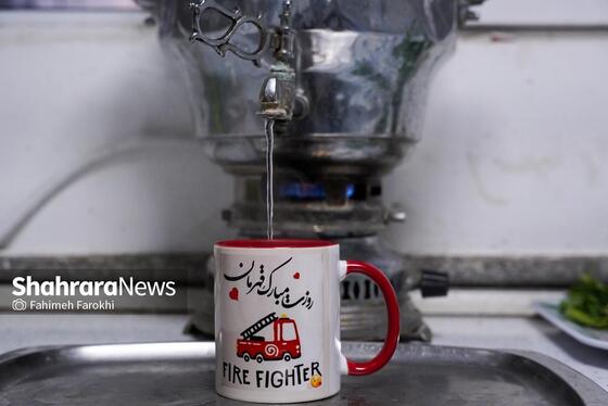 گزارش تصویری | افطاری ساده،آتش‌نشانان