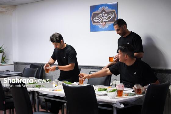 گزارش تصویری | افطاری ساده،آتش‌نشانان