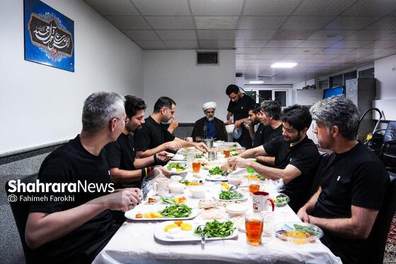 گزارش تصویری | افطاری ساده،آتش‌نشانان