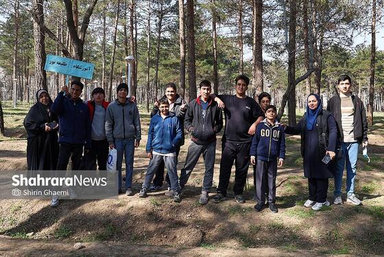 گزارش تصویری | کاشت درخت توسط دانش‌آموزان مدارس استثنایی مشهد