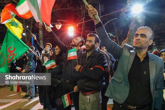 گزارش تصویری اولین شب سوگواری مردم به مناسبت شهادت مقام معظم رهبری