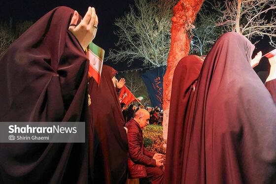 گزارش تصویری اولین شب سوگواری مردم به مناسبت شهادت مقام معظم رهبری