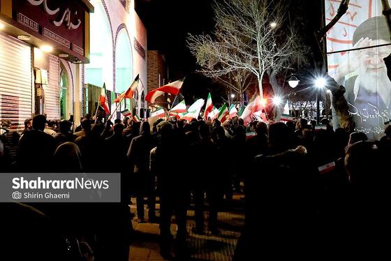 گزارش تصویری اولین شب سوگواری مردم به مناسبت شهادت مقام معظم رهبری