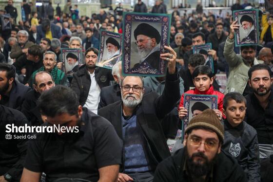 گزارش تصویری | حضور باشکوه مردم در مراسم عزاداری شهادت قائد امت در حرم امام‌رضا(ع)